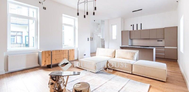 Kilátás a kádból a Bazilika kupolájára? Igen! Egy 124,99 milliós lakáshoz ez is jár…