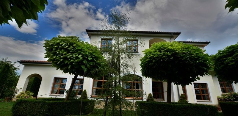 Van, amikor nem tudjuk mi, de valami nagyon megfog egy házban. Például ebben a 120 milliósban…