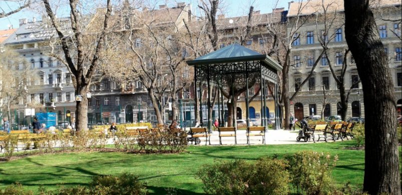 Egy kis piacozást valaki? Kislakás gyönyörű házban, a közkedvelt Hunyadi téren!