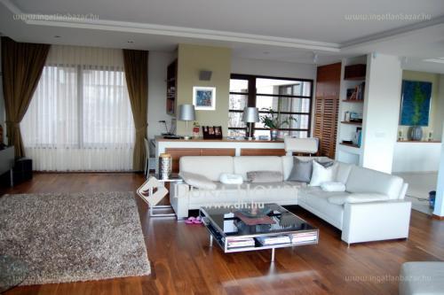 Egy kertkapcsolatos luxus lakás, a hóval borított Normafán!