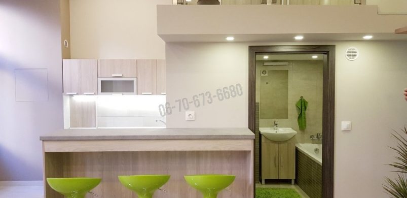 A hét ingatlana: ultramodern „lebegés” egy 33 nm-es, belvárosi lakásban