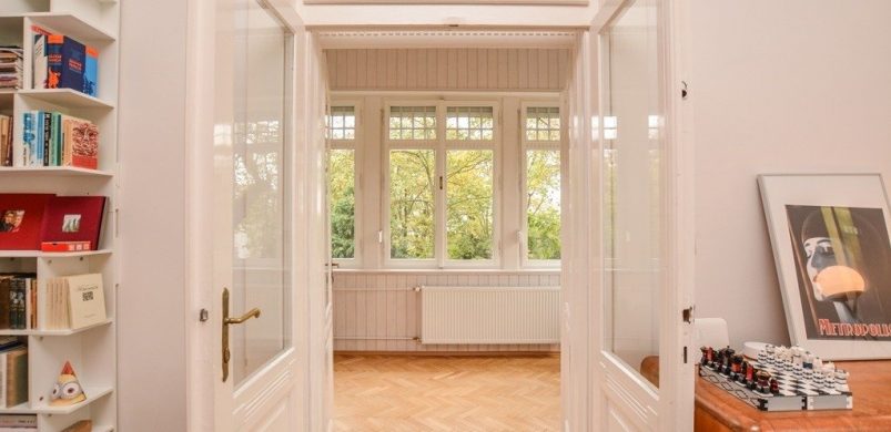 A hét ingatlana: egy egyszerű eleganciával felruházott, szecessziós, budai villalakás!