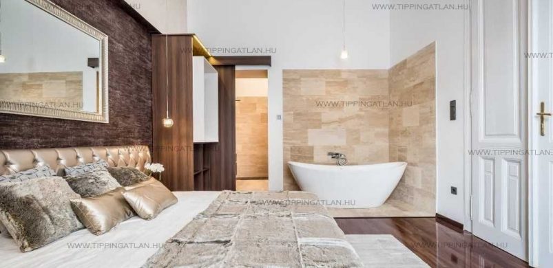 Kád a hálószobában? Ebben a 99,8 milliós, VII. kerületi lakásban ez is a luxus része!