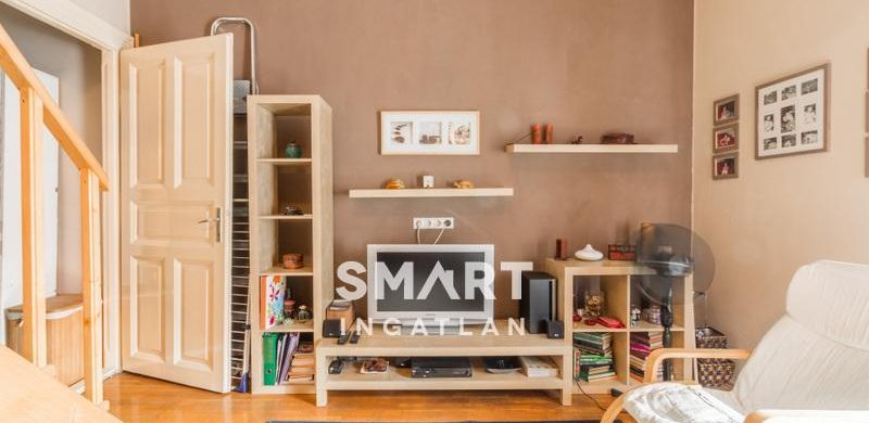 Egy Izabella utcai lakás, amiben végre jól néz ki a barna falfestés!