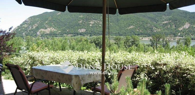 Igazi ritkaság: kilátással a Dunakanyarra, egy nagyszerű visegrádi házból!