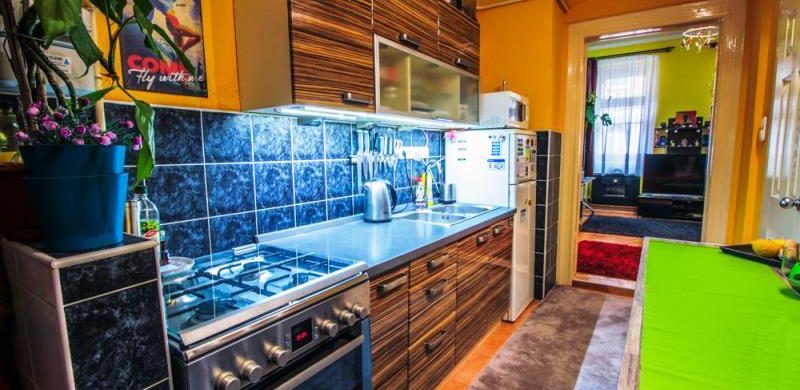 Egy nagyon színes kislakás Ligetvárosból!