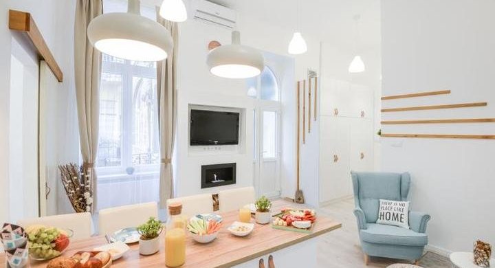 Mintha egy bútor katalógust nézegetnénk: egy 66 milliós luxus lakás a XIII. kerületből