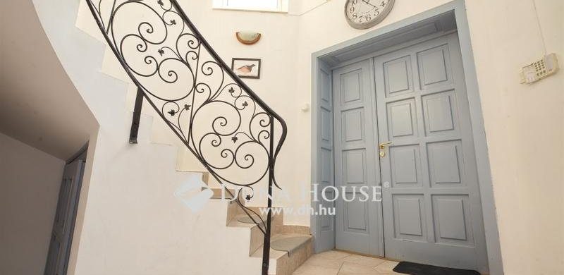 173 nm-es, 3 szintes lakás a Rómain! Ez szinte már ház!