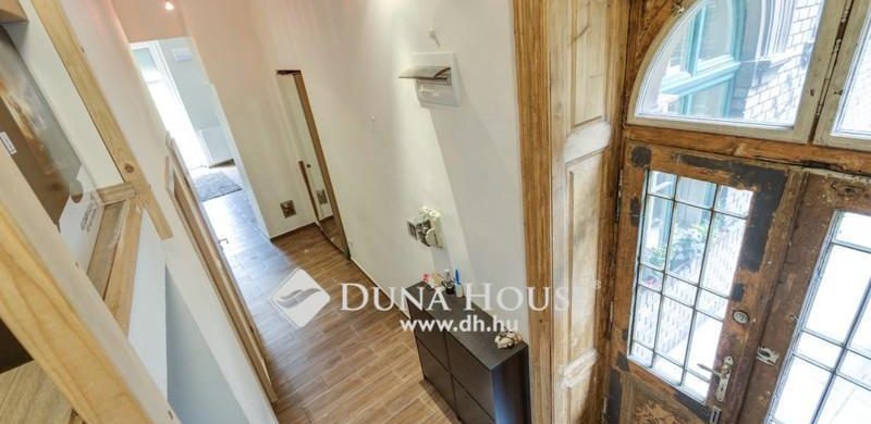 Egy 65 milliós design lakás, az immár jó hírű Rákóczi térnél!