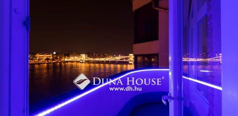 Neon hangulatfények a Bem rakparton, egy negyed milliárdos lakásban