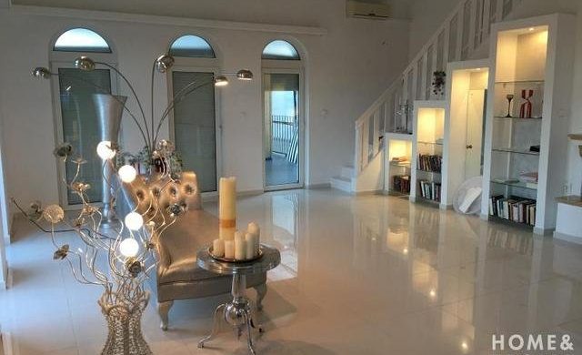 Mintha a Jégvarázs kastélyában járnánk: egy 64,99 milliós luxuslakás képei