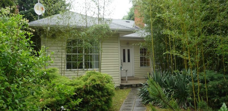 Itt van Amerika! 49,9 milliós, hangulatos „szendvicspanel” házat kínálnak Szigetmonostoron!