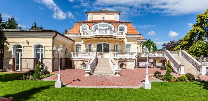 Exkluzív Loire-menti kastélyok mintájára épült villát kínálnak Dunakeszin, akár ráfizetéses cserére!