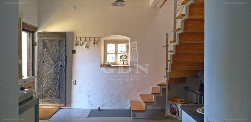 Télen-nyáron lakható a Balaton egyik legszebb, eladó nyaralója! Ráadásul csak 23,5 millió Ft az ára!