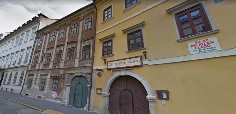 160 millióért öné lehet egy elképesztő műemlék ház! Mutatjuk, mit kéne belőle csinálni!