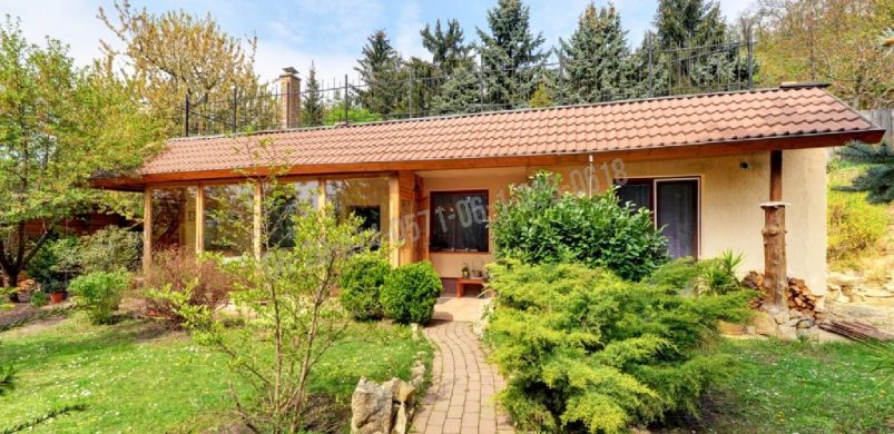 Gyönyörű, barátságos házat kínálnak a Szépvölgyi dűlőn. És nem is olyan drágán!