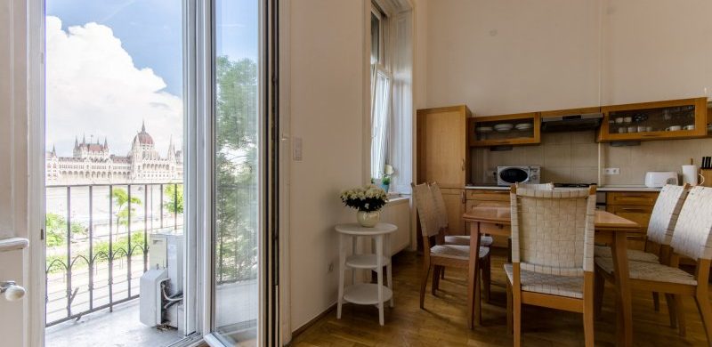 99 nm-nyi nagypolgári életérzés a Bem rakparton!