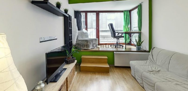 Végre egy terézvárosi lakásban megemelték a padló szintet az ablaknál!