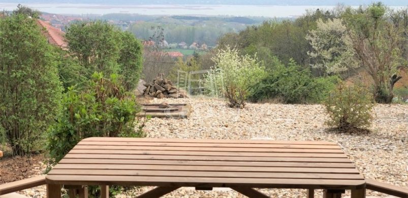 Hoppá, meg is van a Velencei-tó legjobb, eladó nyaralója!