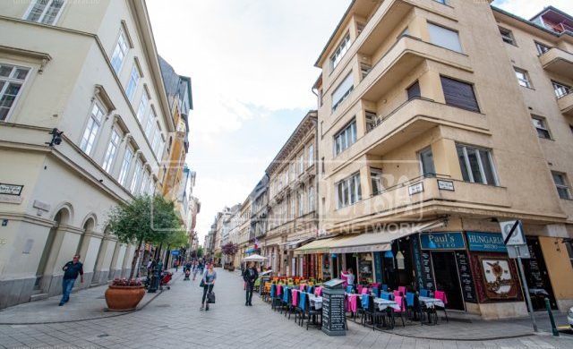 33,5 millió forint a Váci utca legolcsóbb lakása. És nem is rossz!