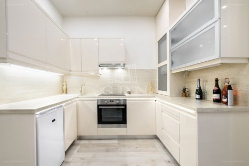 dd0518e2-c787-4324-a31f-9436697ae886_1024x768b