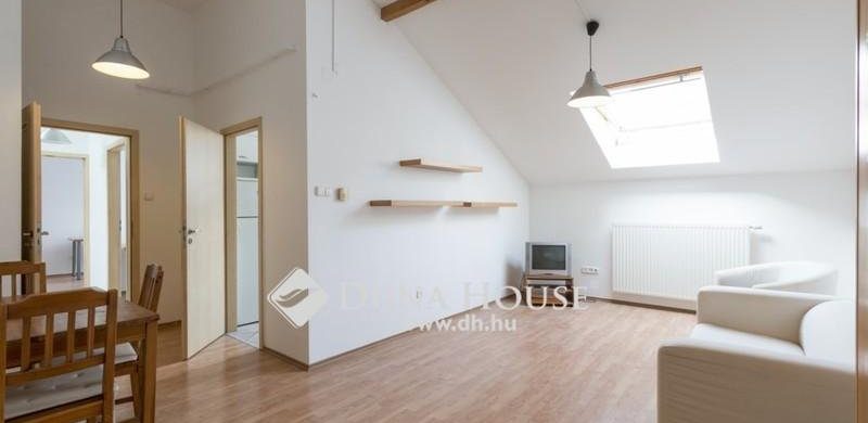 Hófehér kényelem 59,9 millióért az Opera közelében. Persze tetőtérben!