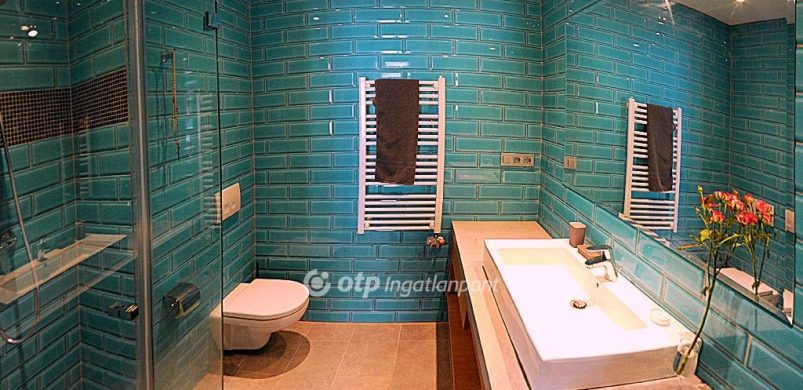 Ezért a fürdőszobáért a fél karunkat odaadnánk…Naná, hogy Airbnb lakásban van!