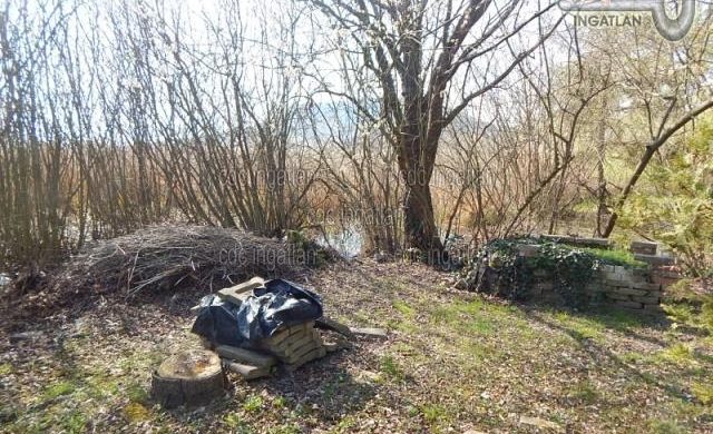 Eladó az egyik utolsó vízparti, badacsonytomaji gyöngyszem!