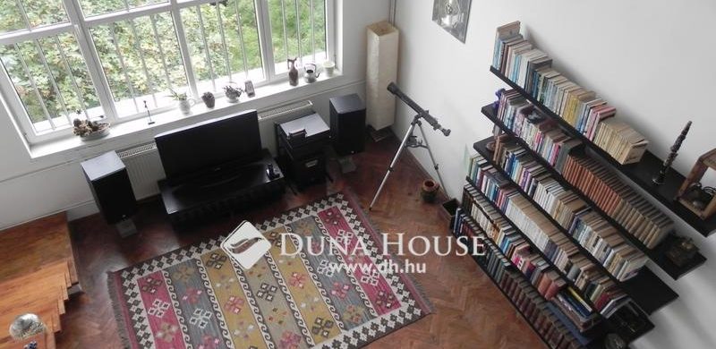 Hirtelen tehetős művészek akarunk lenni: egy zseniális műterem lakás a Móricznál!