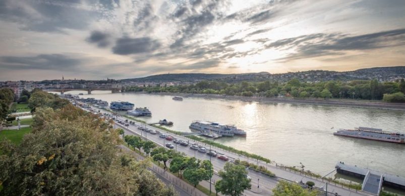 Ha van 1 millió eurója, most egy mozdulattal elköltheti! Luxus a Szent István parkban!