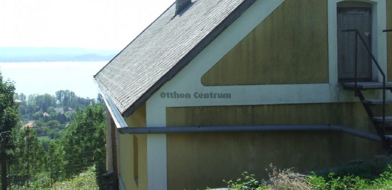 Mi folyik Révfülöpön? Miért lehet ilyen olcsón ilyen jó házat venni?