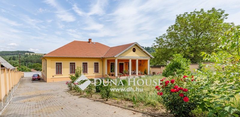 Eladó az egyik leghíresebb magyar női aktivista, Veres Pálné kincset érő kúriája!