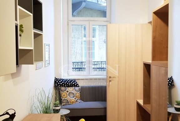 Mindössze 18 nm-es ez az albérlet, de mi beleszerettünk! Ja igen: a Széll Kálmán térnél van!