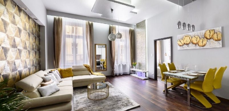 Arany és sárga ragyogás a Palotanegyed egy gyönyörű lakásában!