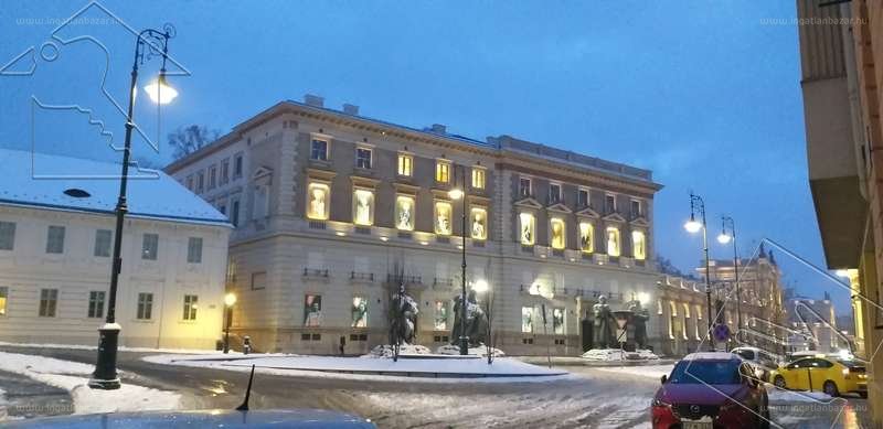 Elképesztő ingatlant kínálnak a Várkertbazár közvetlen szomszédjában!