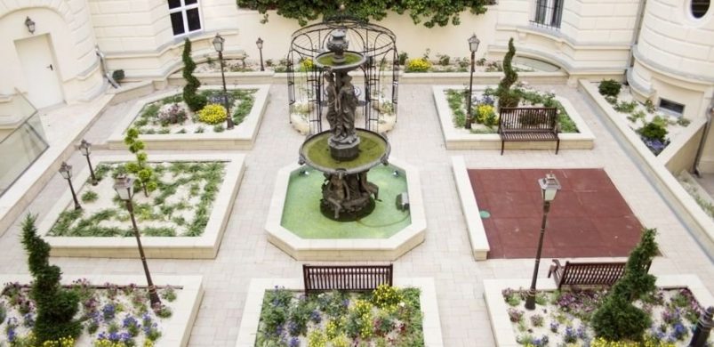 Csökkent az ára a „palástos hóhér” Andrássy úti, eladó villájának