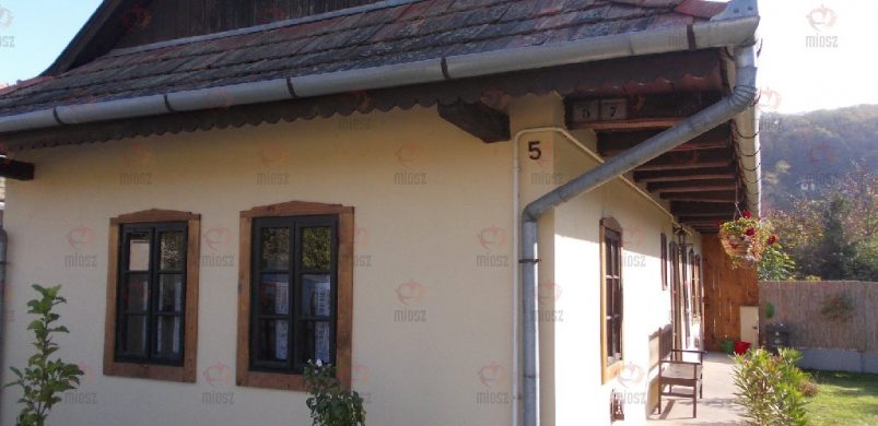 Ha visszavonulna és élvezné a nyugalmat, rettenetesen jó áron juthat egy csodás házhoz Kemencén!