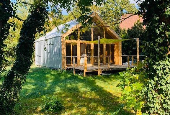 Egy új korszak kezdete: ilyen egy eladó, Frame house technológiával épített „loft” ház Révfülöpön