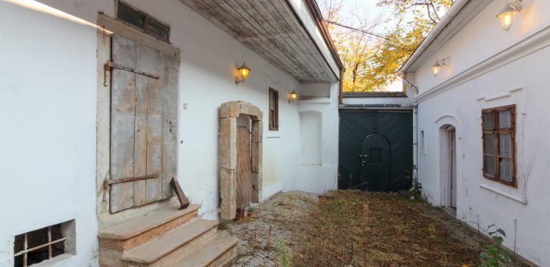 Rajong a magyar irodalomért? Lakjon egy Jókai regényhős egykori otthonában, Szentendrén!