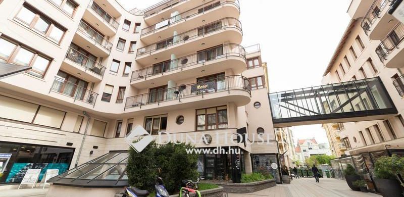 Bulinegyed-percek: 2 eladó lakás a Gozsdu udvarnál