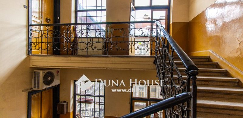 Ha egy lakás parkettája és hajópadlója ilyen szép, vétek nem megvenni!