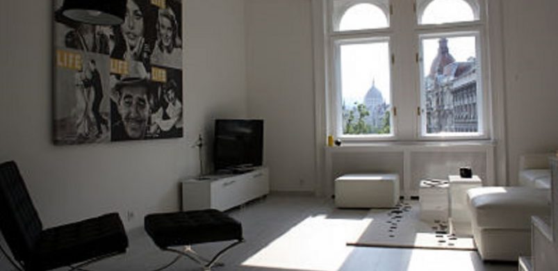 Ahol nem csak a dizájnt és nm-t, de a kilátást is meg kell fizetni: nézegesse a Bazilikát az ablakából!