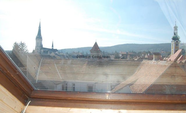 Mi szóltunk, hogy irány Kőszeg! 142 nm-es, panorámás lakás a belvárosban, 35 millióért