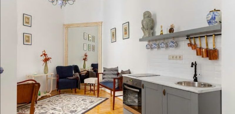 Különös alaprajz, marokkói stílus: gyönyörködjön egy 60,5 milliós lakás képeiben