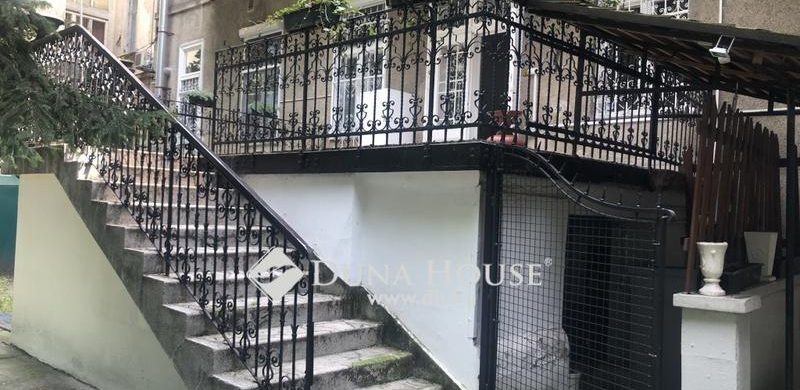 A híres Zsolnay porcelán gyáros egykori otthonában villalakás eladó!