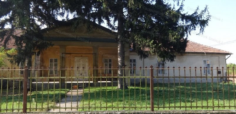 Miniszterek és papok is lakták, most 25 (!) millióért az öné lehet a Wekerle-kúria!