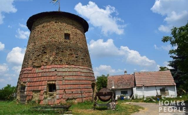 Történelmi értékű malom két családi házzal eladó. Igen, 25 millió forintért!