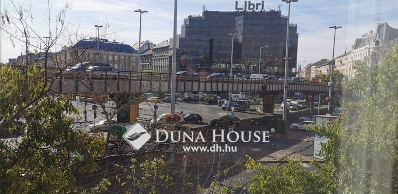 Kilátás az egykori Skálára és a Nyugatira, egy 156 nm-es lakásból!