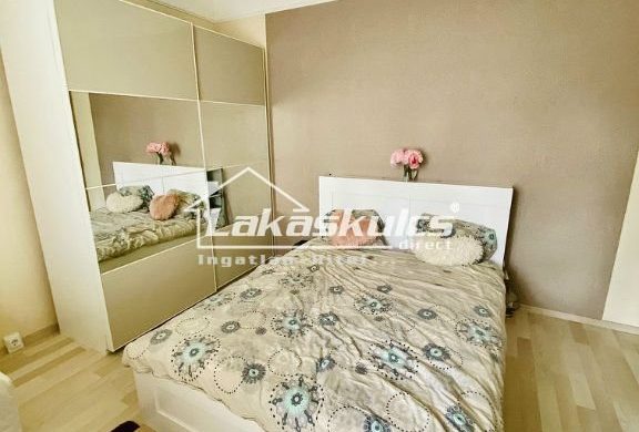 Ezt a hirdetést nem értjük. Mindenesetre 60 nm Budán, 35,5 millióért nem rossz!