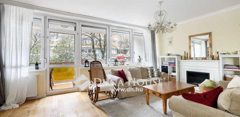 Orbánhegyi szépség klasszikus, sárga erkély üveggel és világos, vonzó terekkel!